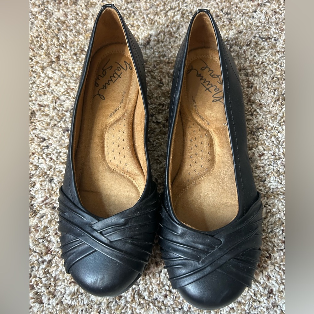 Women’s Natural Soul Black Leather Flats